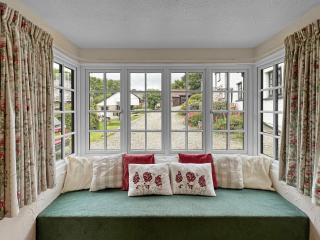 Threshing Barn, Nr Barnstaple with outdoor seasonal pool, free wifi and on-site parking - 4