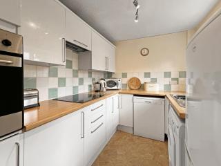 Threshing Barn, Nr Barnstaple with outdoor seasonal pool, free wifi and on-site parking - 3