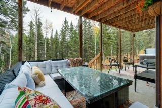 Pinetop Cabin Hot Tub BBQ Arcade Scenic Escape - 7