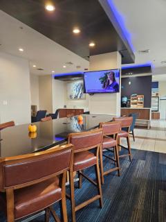 Holiday Inn Express and Suites Chicago West - St Charles by IHG - Saint Charles - 2