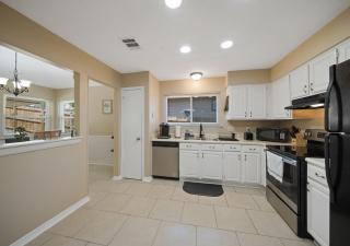 Cozy Brick Home - San Antonio - 1