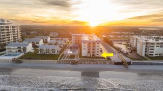 Sunrise Villa Renovated Ocean Front Condo Steps to Beach & Pool - New Smyrna Beach - 5