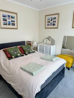 Blue Bungalow - - 2