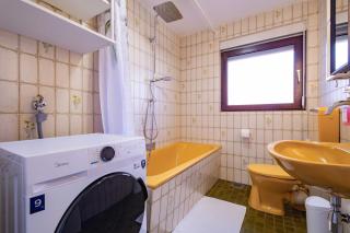 Charmante Wohnung -Altes Kino- 2SZ-2Bad-Terrasse-Netflix - 4