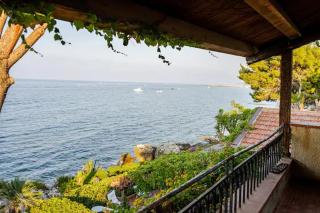 Alle due Torri, villa sulla roccia a picco sul mare - 8