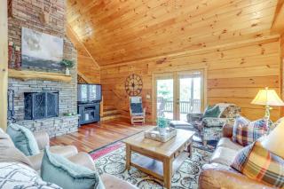 Mineral Bluff Bear Ridge Cabin with Hot Tub! - Mineral Bluff - 7