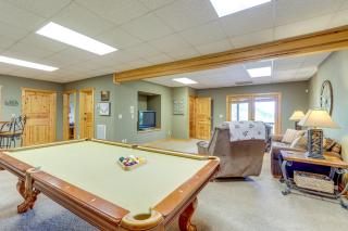 Hot Tub and Mtn Views Bear Ridge Cabin in Georgia - 7