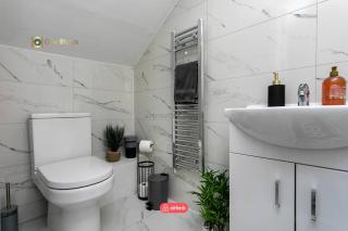 Last-Minute Specials l 2 Bedroom Modern Apartment for 6 Guests in City Centre with Free Parking by Oak Stays Short Lets & Serviced Accommodatins - Leicester - 2