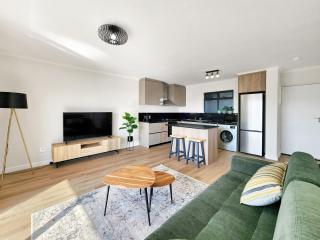 Canal, Mountains, Sea Views, Pool, Gym, Parking, Wifi - 7