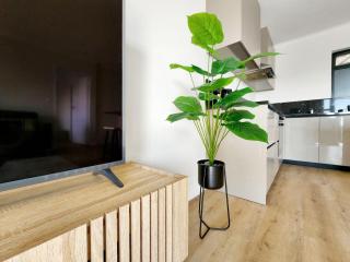 Canal, Mountains, Sea Views, Pool, Gym, Parking, Wifi - 4