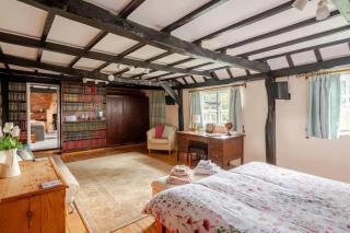 Cozy One-Bedroom Cottage in Great Tey - 1