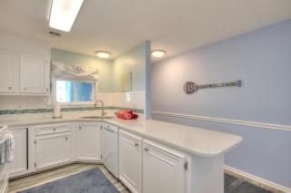 West Beach Villa 103-A Stone's Throw - Oak Island - 8