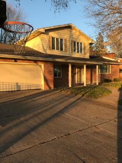 Family friendly spacious with jacuzzi & fireplace! - Dubuque - 9