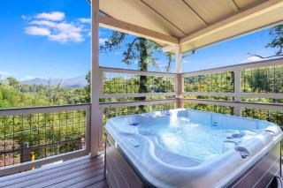 New Luxury Lodge - Gatlinburg - Mountain View! - 8