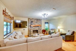Spacious Alexander City Retreat with Private Dock! - Alexander City - 0