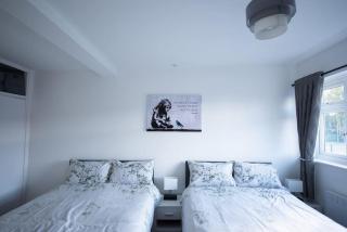 2 Bed Retreat with Roof Terrace - 2