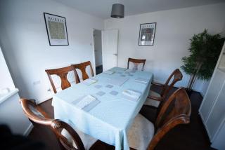 Spacious 3 Bed Home Manchester Airport Free Parking Sleeps 10 - Manchester - 4