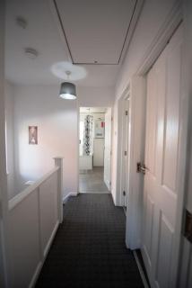 Spacious 3 Bed Home Manchester Airport Free Parking Sleeps 10 - Manchester - 2