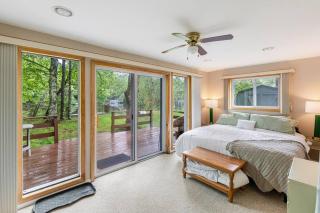 Lakefront with Lots of Light and Private Dock Access - Ferndale - 8