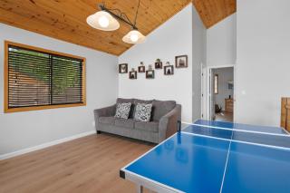 3 Cubs Lakefront - Stunning lakeside home with Hot Tub, Foosball, and Lake View - 7