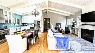 Gorgeous 3-bdrm home, walk to town and beach - 6