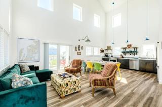Sassy & Stylish Home - Gulf Water Views! - Freeport - 6