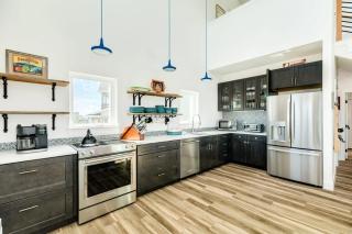Sassy & Stylish Home - Gulf Water Views! - Freeport - 2