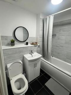 Modern 1 bed flat - Minutes from Newbury Park Station - Barkingside - 2