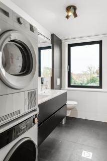 Elegant & Spacious House close to Center - 1