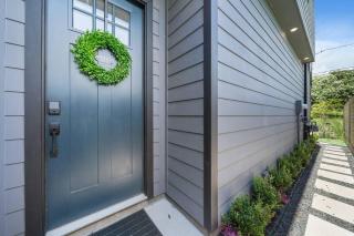 Black House - Downtown Elegance with HotTub and King Beds - 1