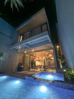 Cottonwood Villa Magnolia A - Pool HotTub Billyard - Bandung - 1