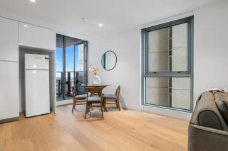 Stunning Lake Views Apt w Balcony and Wi-Fi - Melbourne - 2