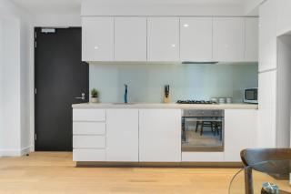 Stunning Lake Views Apt w Balcony and Wi-Fi - Melbourne - 1