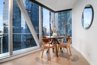 Stylish and Bright Apt In Best Location w Gym, Pool! - 7