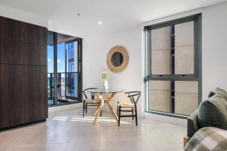 Stylish 1BR Apt w Stunning Lake and Bay Views! - Melbourne - 1
