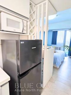 Relaxing and Peaceful Pet-friendly Studio with Pool and City View balcony, Netflix, 90s Boardgames & Karaoke - Lagundi - 9