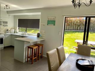 Lazy Lake Retreat - Lake Taupo - Taupo - 1