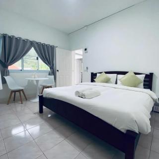 Elephant Sports Bar and Accommodation - Phuket - 7