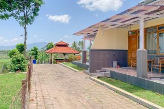 RedDoorz Syariah at Kadungora Garut - 2