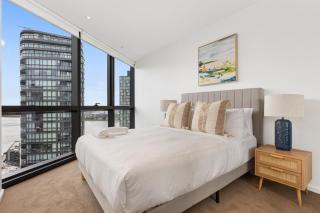 Perfect Docklands 1BR with Stunning River Views - 8