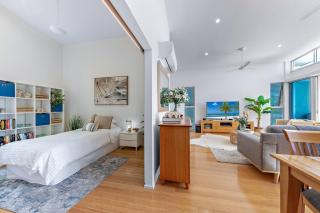 Large, Luxurious Townhouse Stunning Oceanviews - Airlie Beach - 6