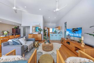 Large, Luxurious Townhouse Stunning Oceanviews - Airlie Beach - 3