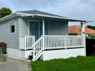 Eden St Lukes Cozy Accommodation - Auckland - 9