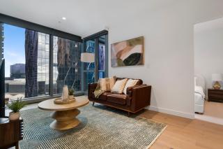 Stunning CBD Apt Best Location with Gym and Pool - Melbourne - 3