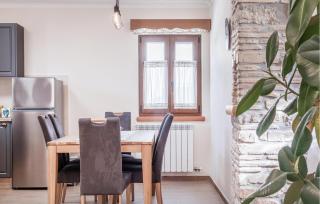 Gorgeous Home In Roc With Wifi - Roč - 5