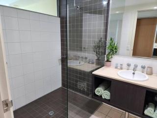 Studio room in Cairns Esplanade! Ocean view! Heart of Cairns - Cairns - 2