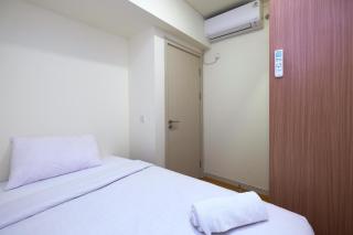 Comfortable 2BR with Workspace at Meikarta Apartment By Travelio - Bekasi - 9