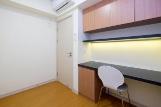 Comfortable 2BR with Workspace at Meikarta Apartment By Travelio - Bekasi - 3