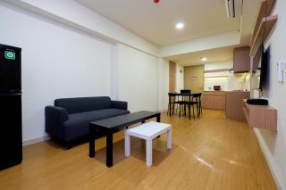 Comfortable 2BR with Workspace at Meikarta Apartment By Travelio - Bekasi - 7