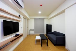 Comfortable 2BR with Workspace at Meikarta Apartment By Travelio - Bekasi - 8